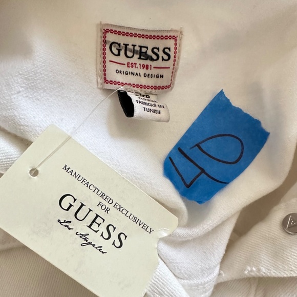 Guess jacket with embroidered details on the sleeves, size XS. The jacket also h - Picture 7 of 12